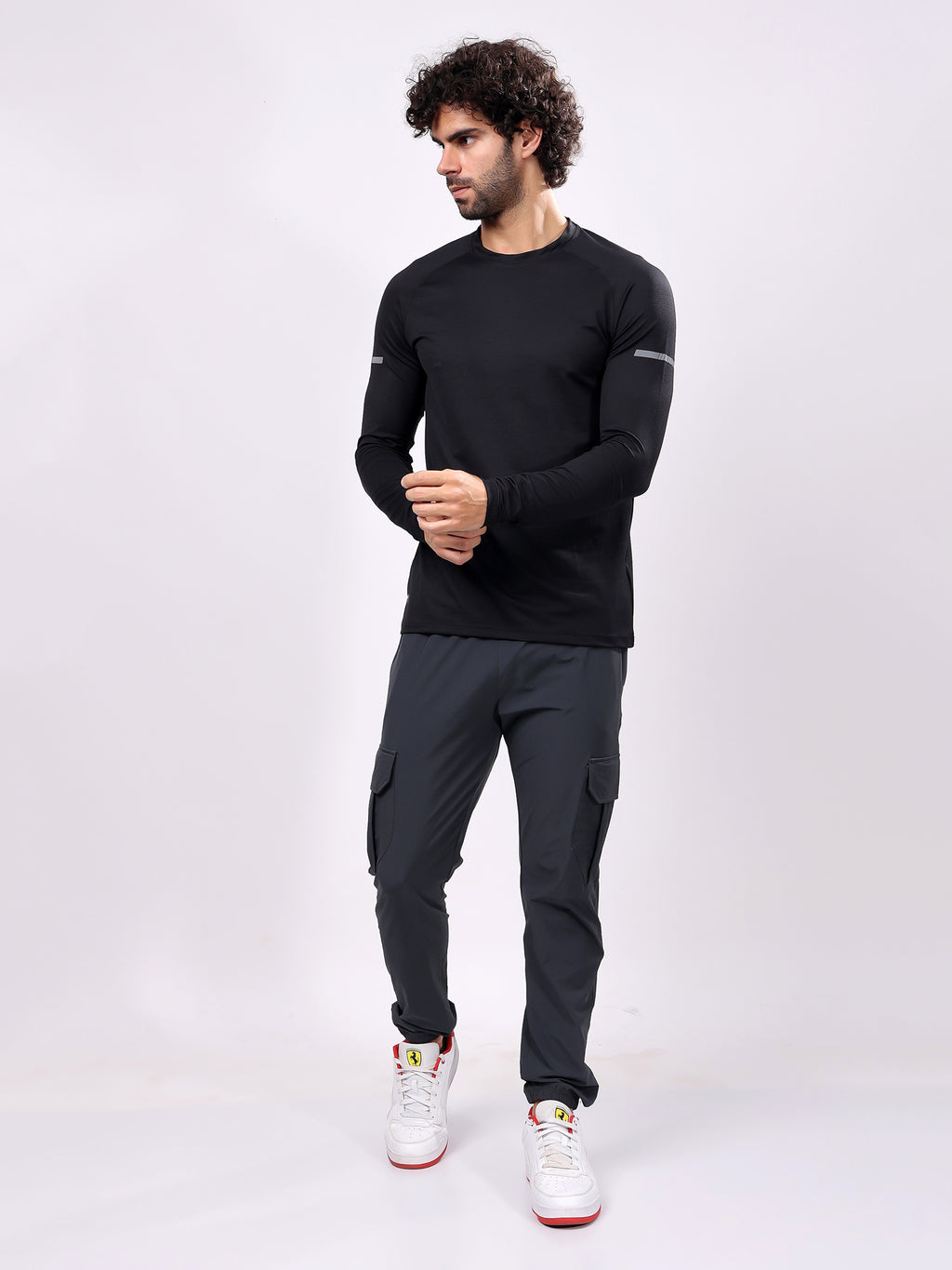 Plain Black Round­Neck Full Sleeve Tee