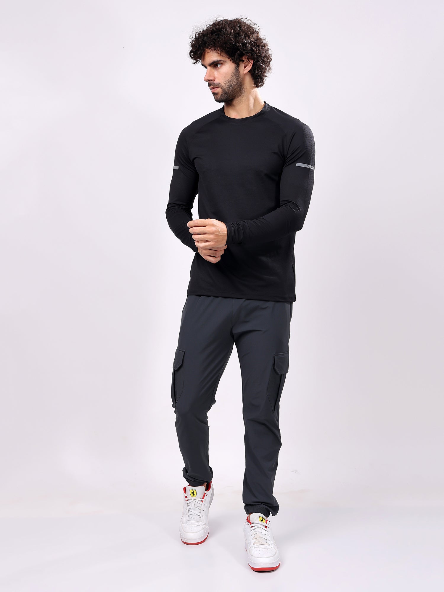 Plain Black Round­Neck Full Sleeve Tee