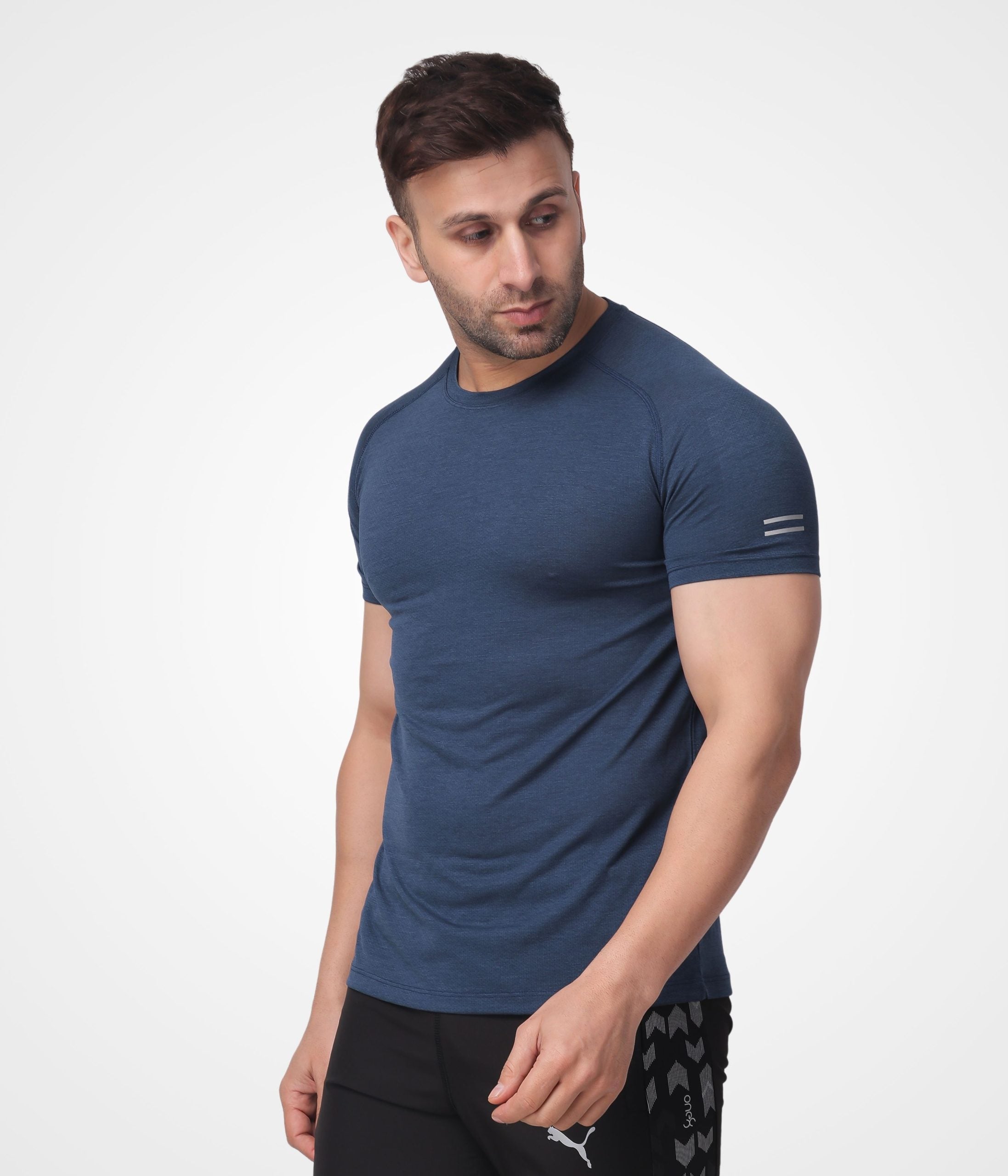 Plain Navy Blue Round­Neck Tee