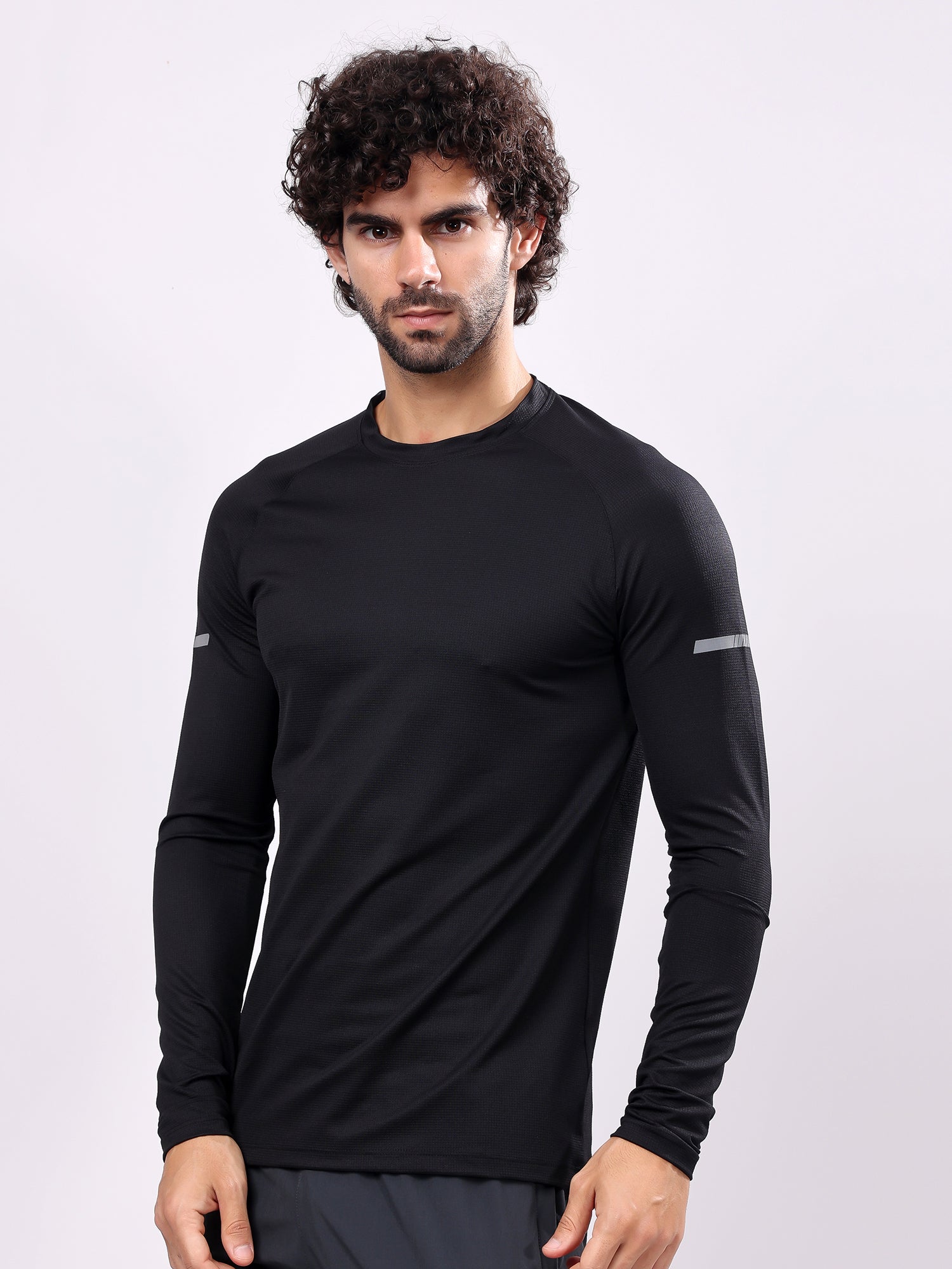 Plain Black Round­Neck Full Sleeve Tee