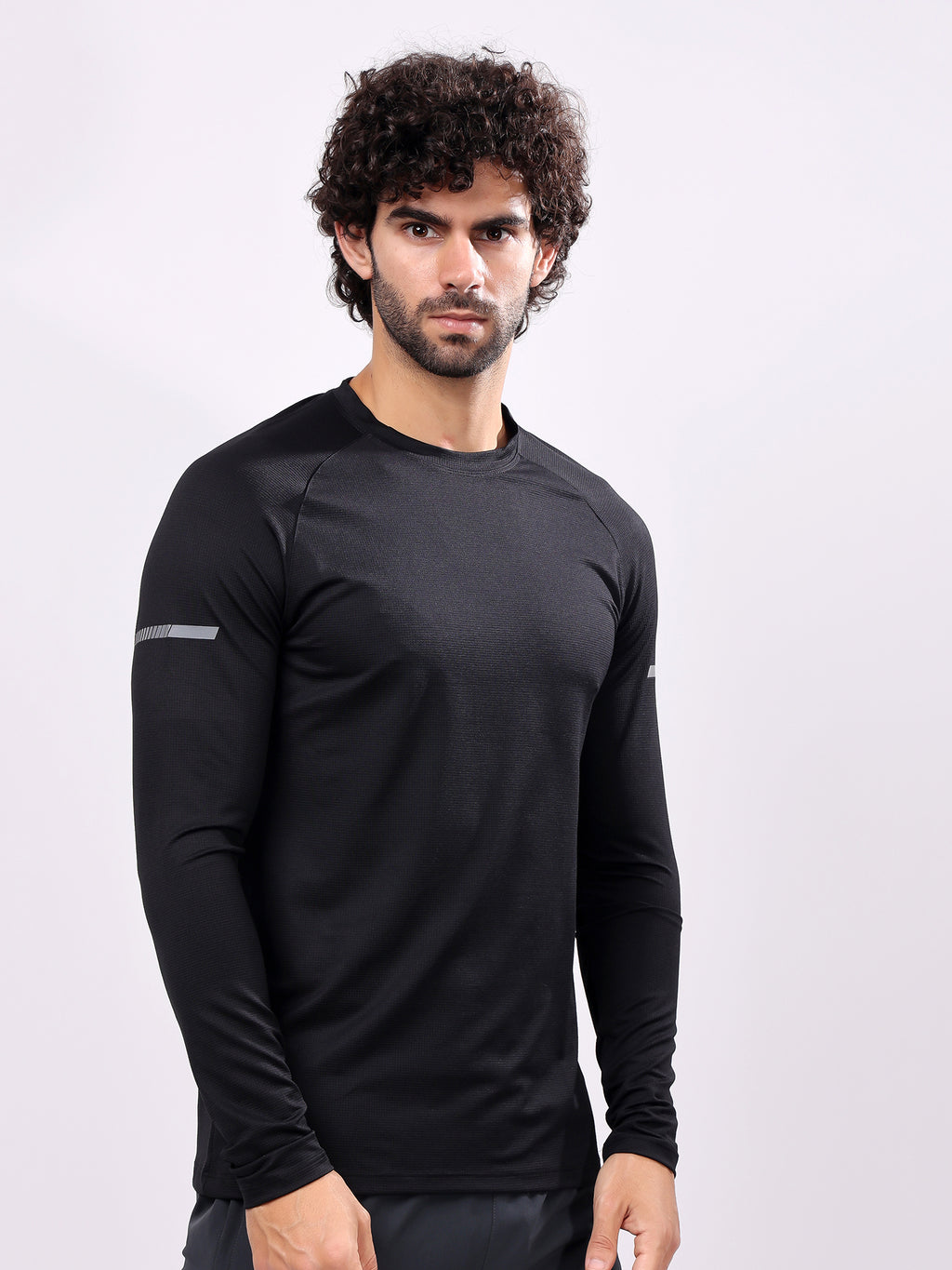 Plain Black Round­Neck Full Sleeve Tee