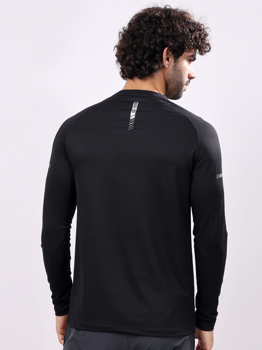 Plain Black Round­Neck Full Sleeve Tee